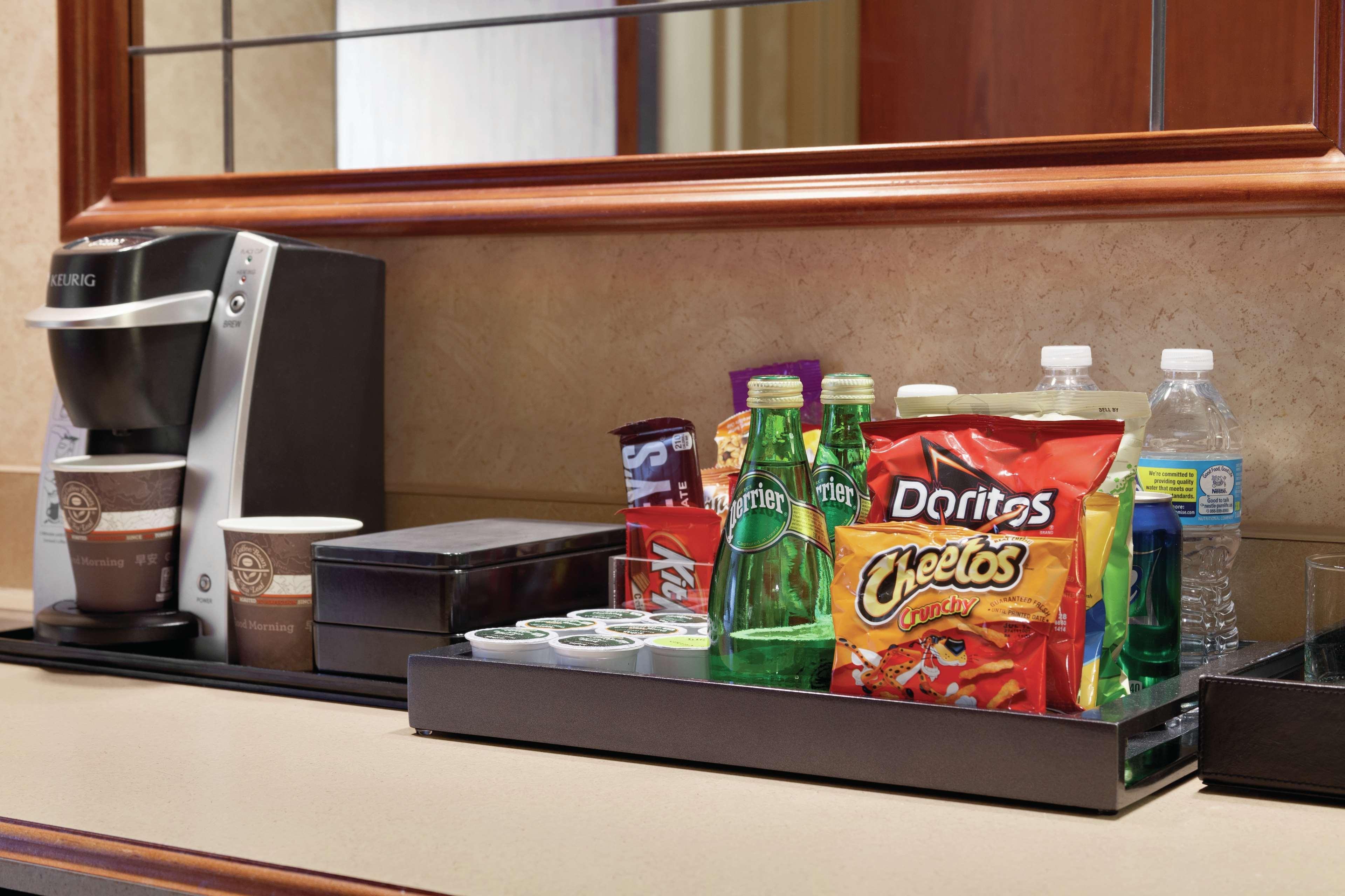 Hilton Garden Inn Portland Lake Oswego Bagian luar foto