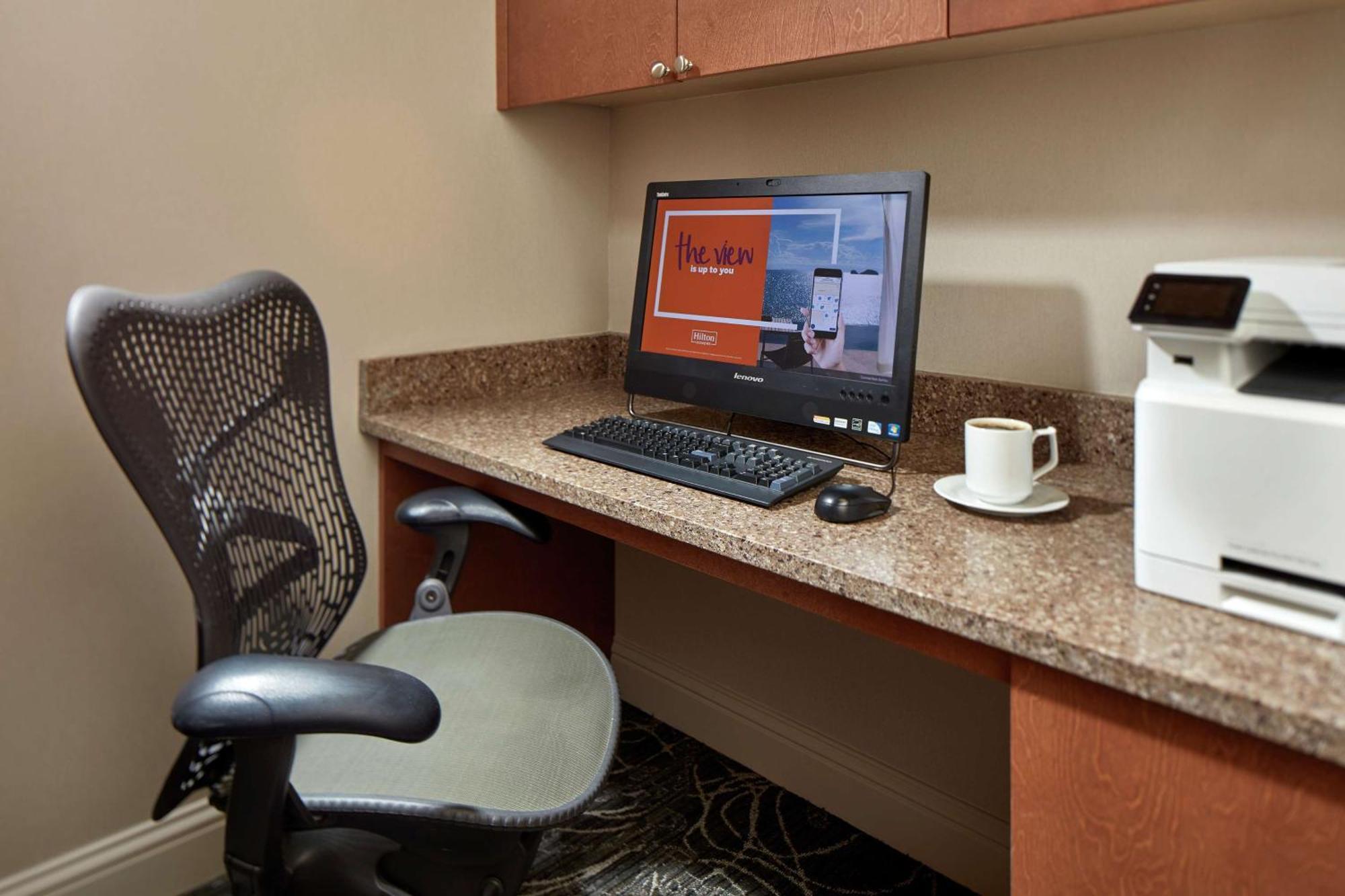 Hilton Garden Inn Portland Lake Oswego Bagian luar foto