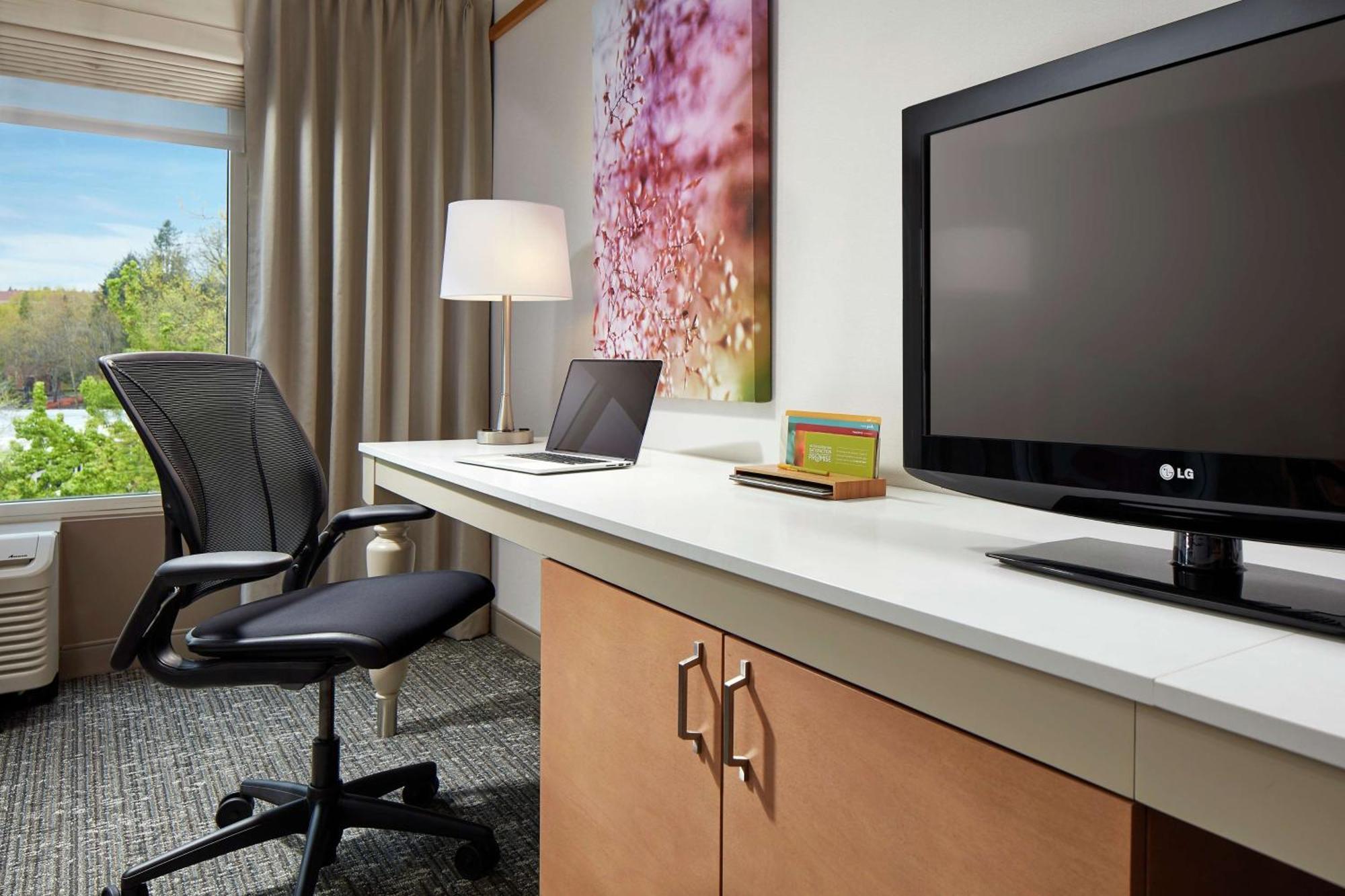 Hilton Garden Inn Portland Lake Oswego Bagian luar foto