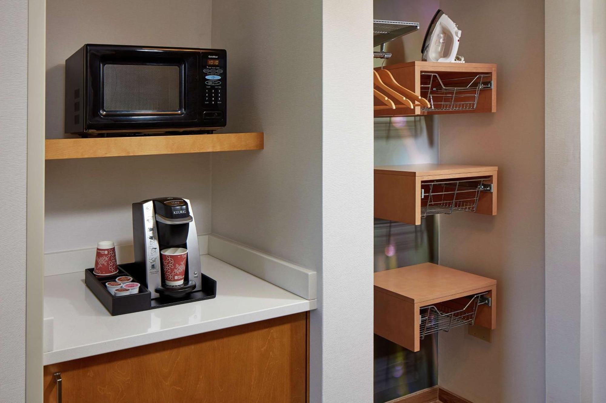Hilton Garden Inn Portland Lake Oswego Bagian luar foto