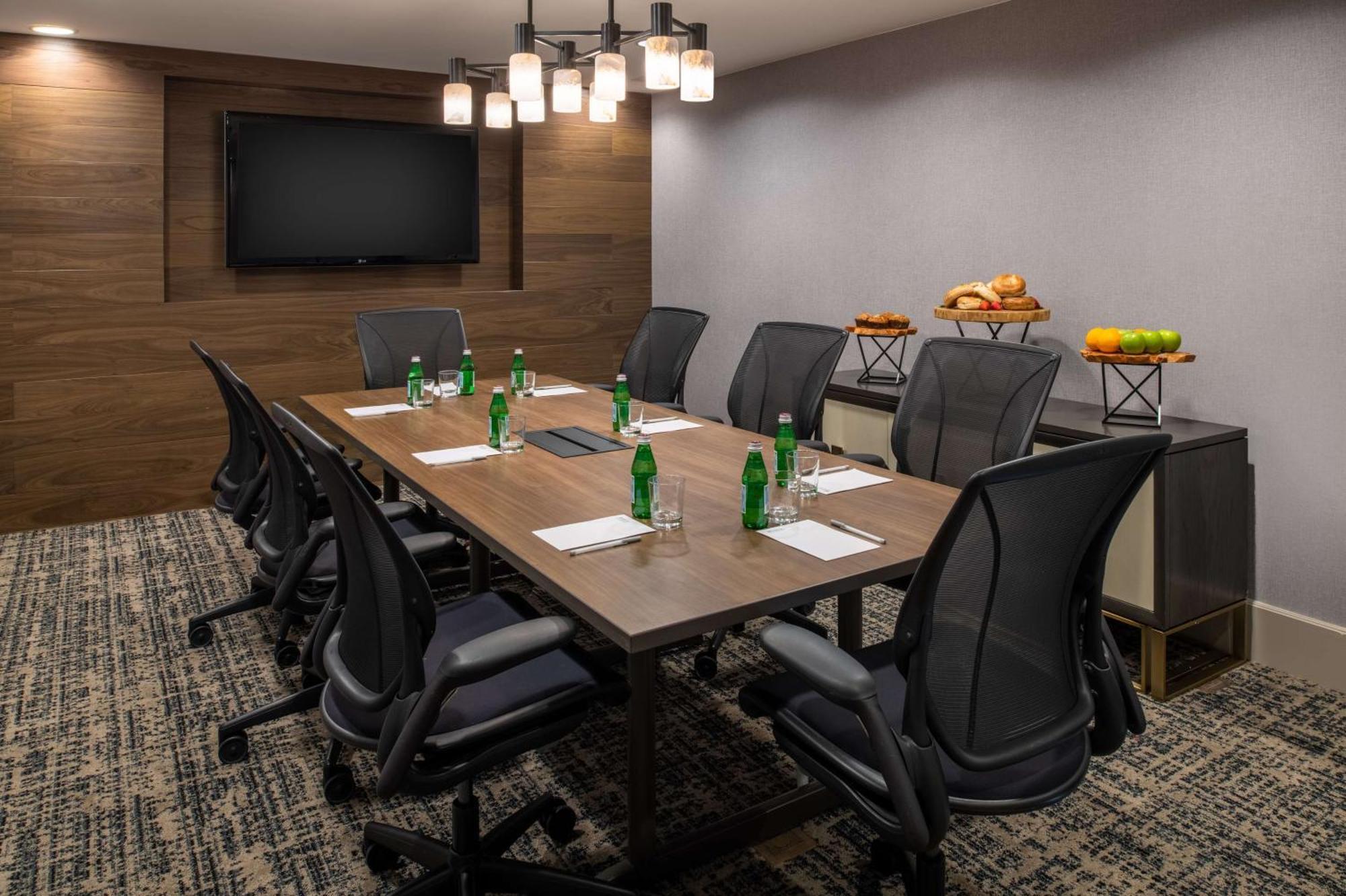 Hilton Garden Inn Portland Lake Oswego Bagian luar foto