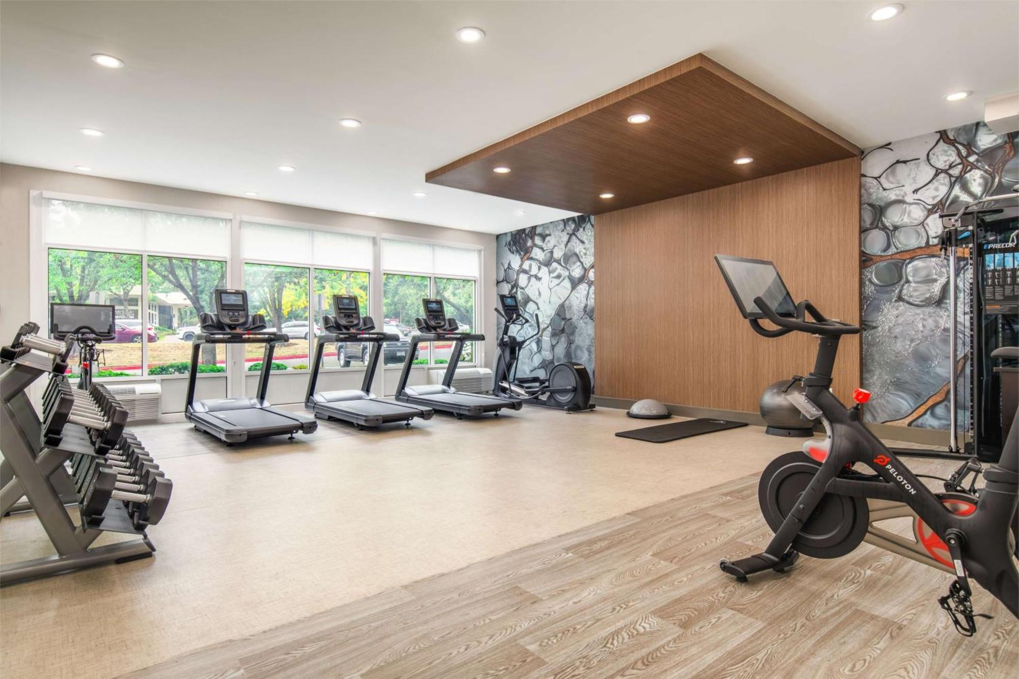 Hilton Garden Inn Portland Lake Oswego Bagian luar foto