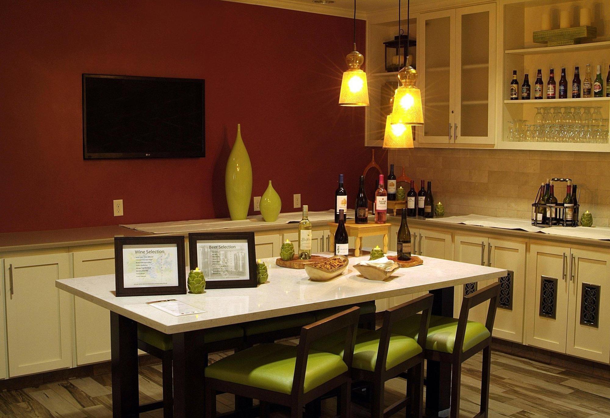 Hilton Garden Inn Portland Lake Oswego Bagian luar foto