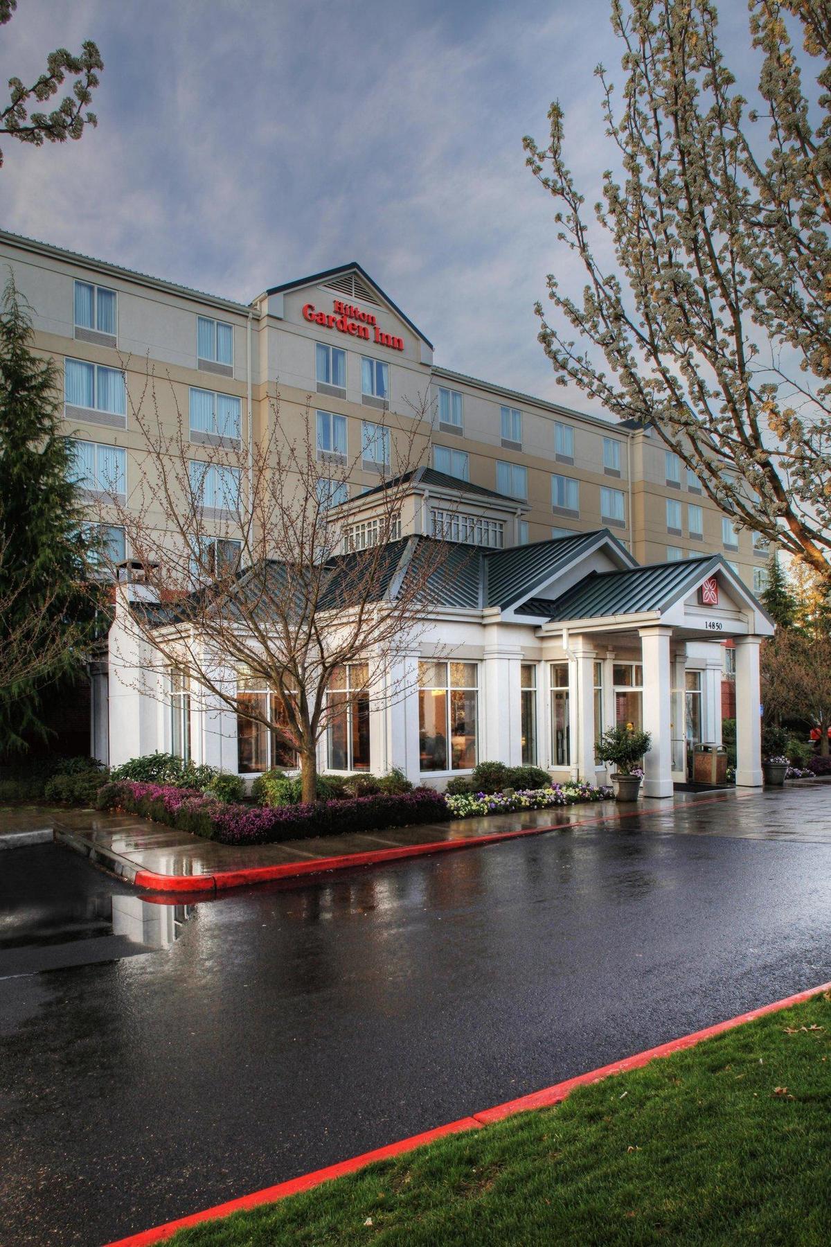 Hilton Garden Inn Portland Lake Oswego Bagian luar foto