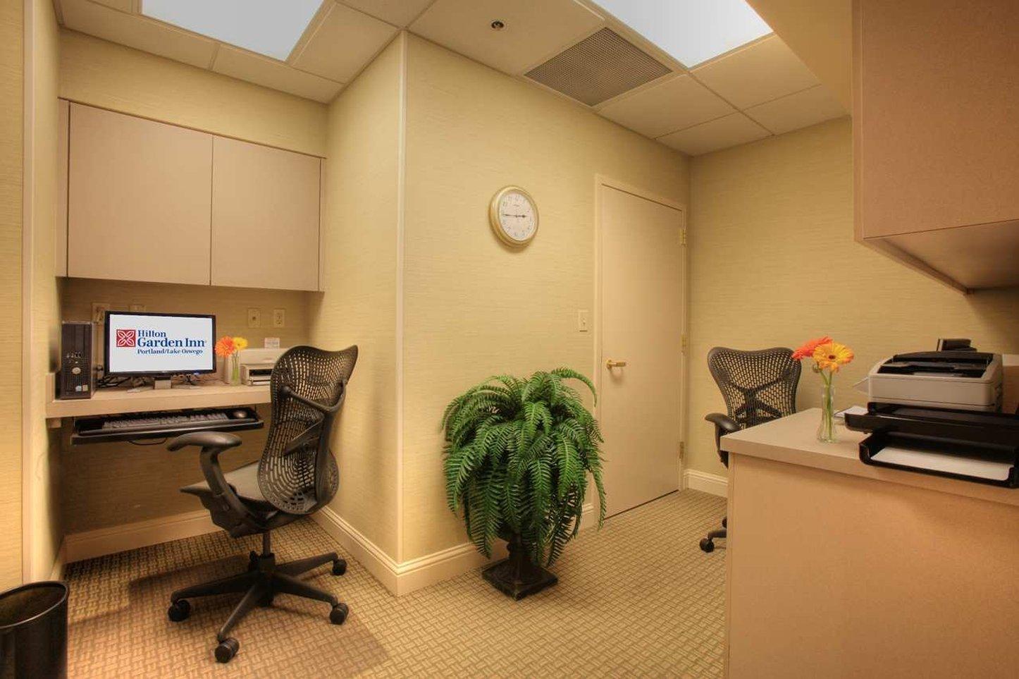Hilton Garden Inn Portland Lake Oswego Bagian luar foto