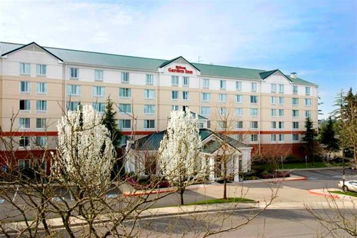 Hilton Garden Inn Portland Lake Oswego Bagian luar foto